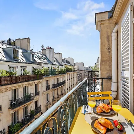 Bnbnova - Louvre & Palais Royal - Párizs